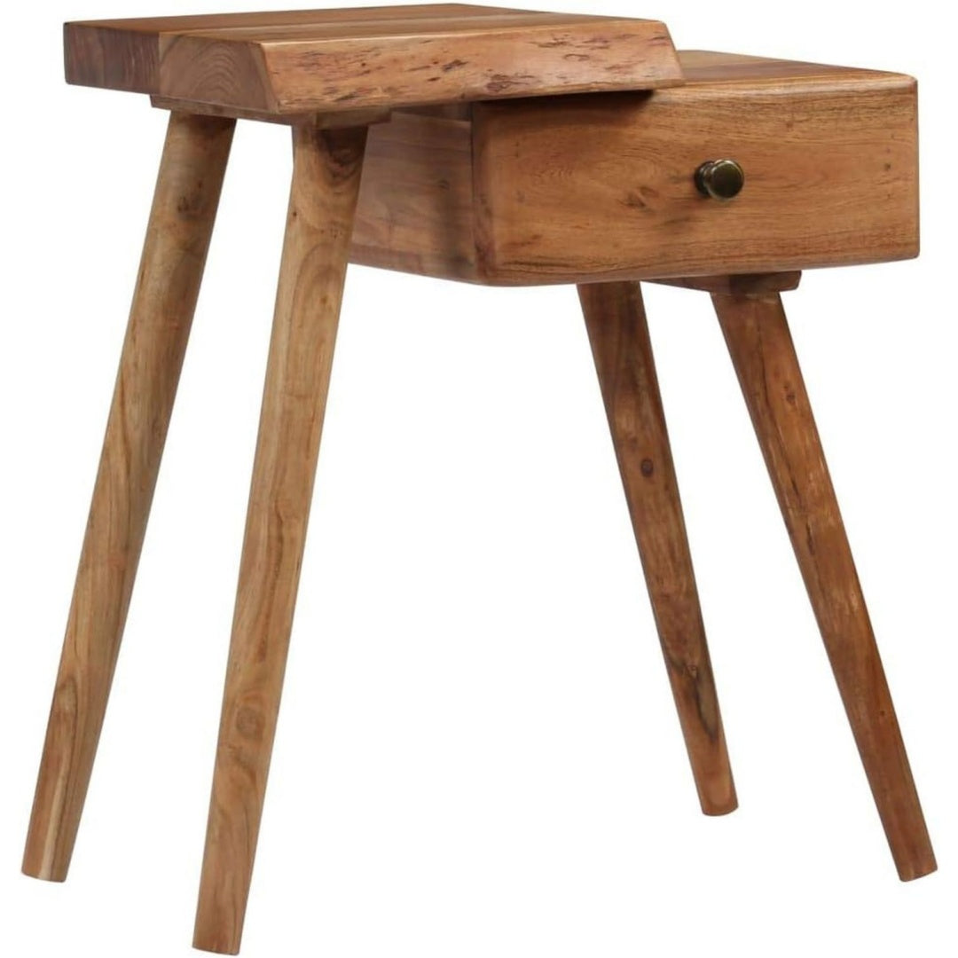 Der Nachttisch nimmt mit 45 x 32 x 55 cm Gestalt an