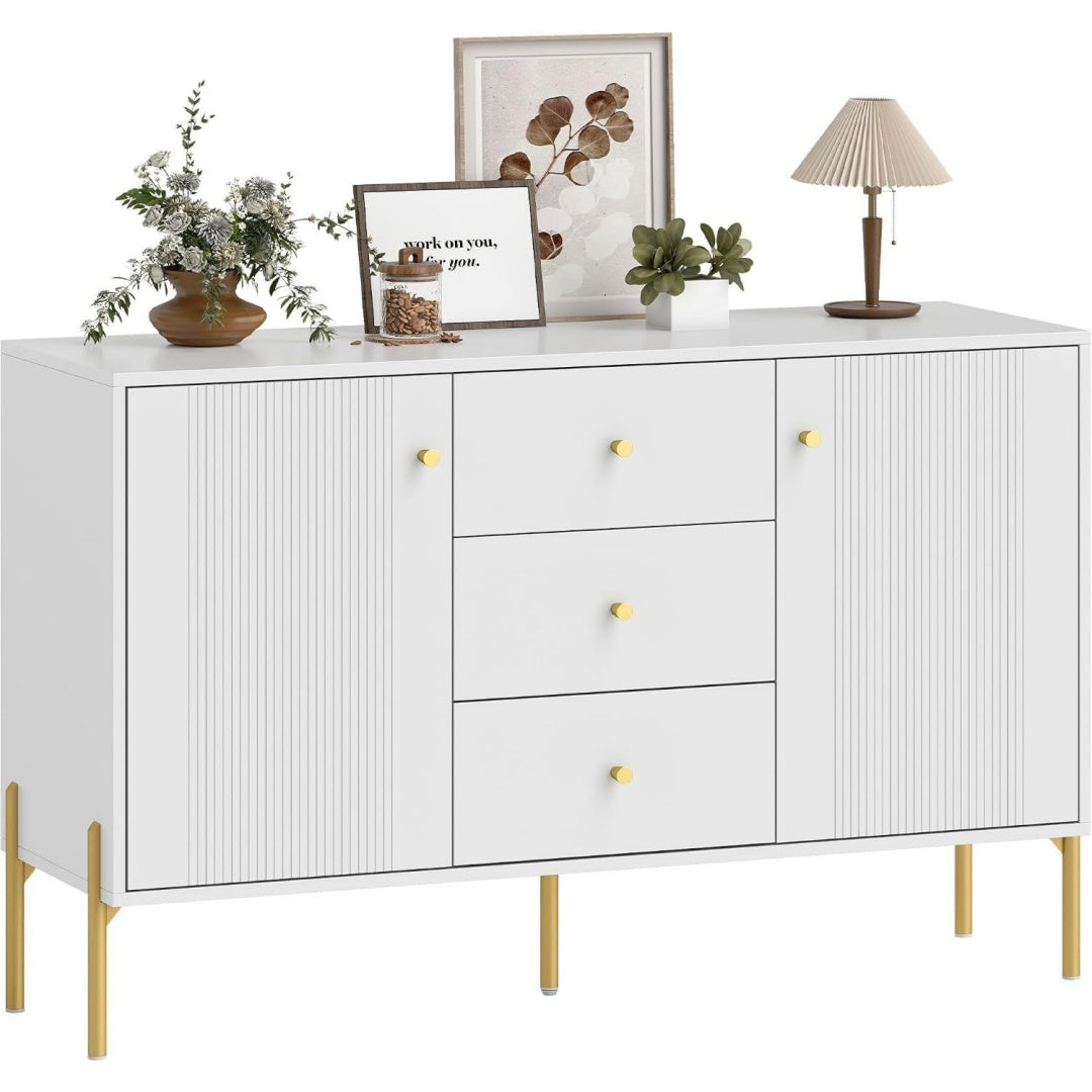 Sideboard verbindet ein Metallgestell und einen Spiegel