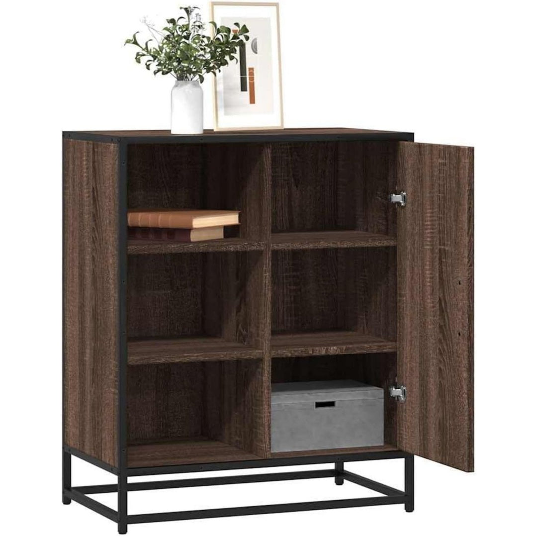 Schubladen und ein Metallgestell an dem Sideboard