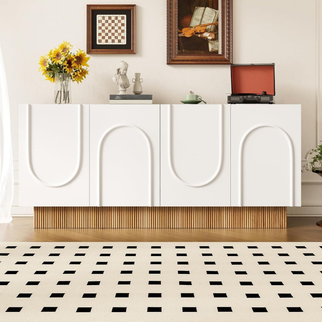 Sideboard verbindet 4 Tueren und matte Oberflaechen