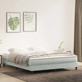 Boxspringbett verbindet Holzbeine und einen Lattenrost