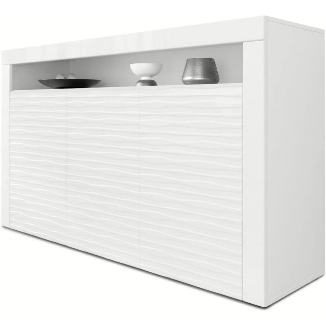 Grifflose Fronten treffen auf offene Ablagen an dem Sideboard