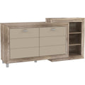 2 Tueren treffen auf eine Wandmontage an dem Sideboard
