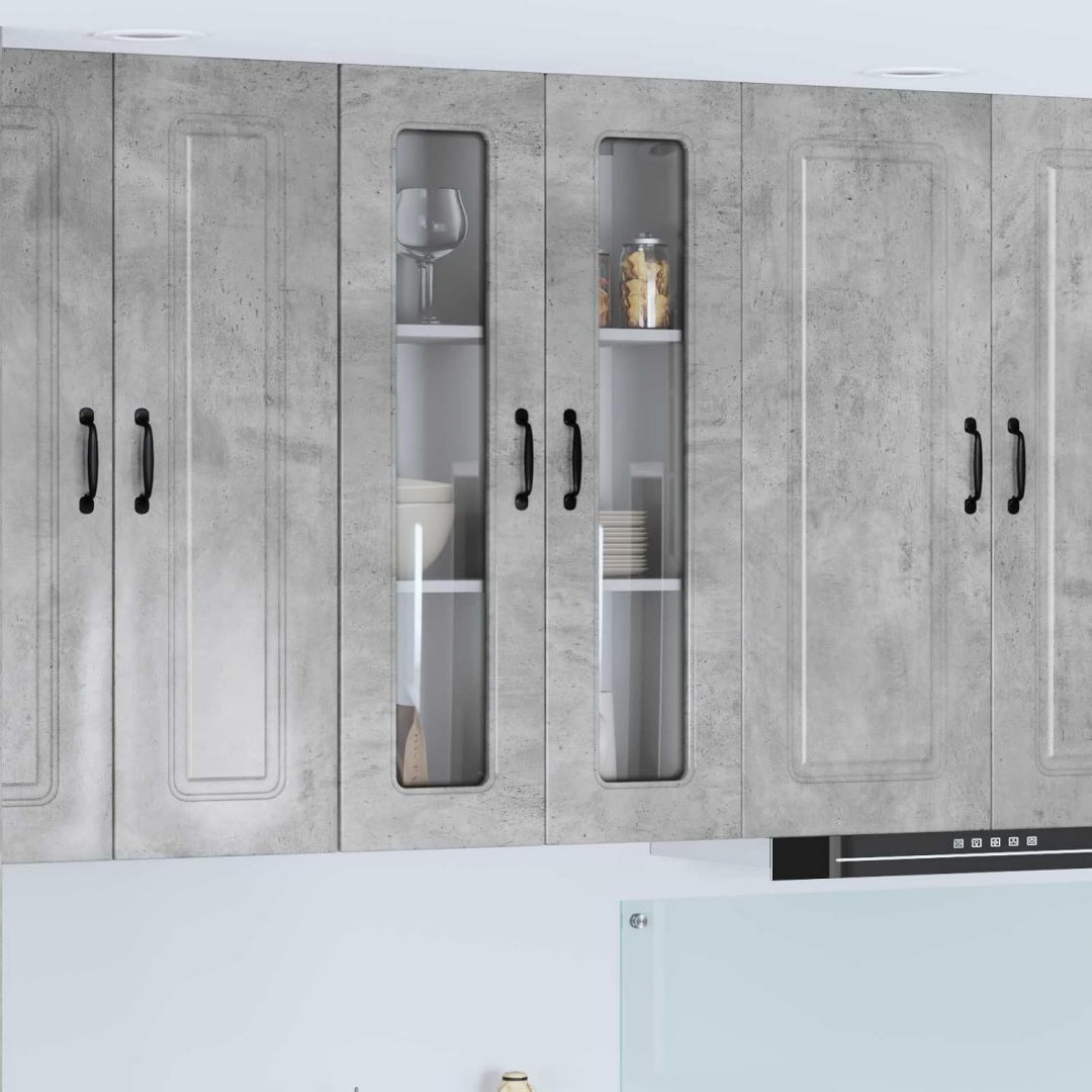Wandschrank in Betongrau mit geschlossenem Stauraum